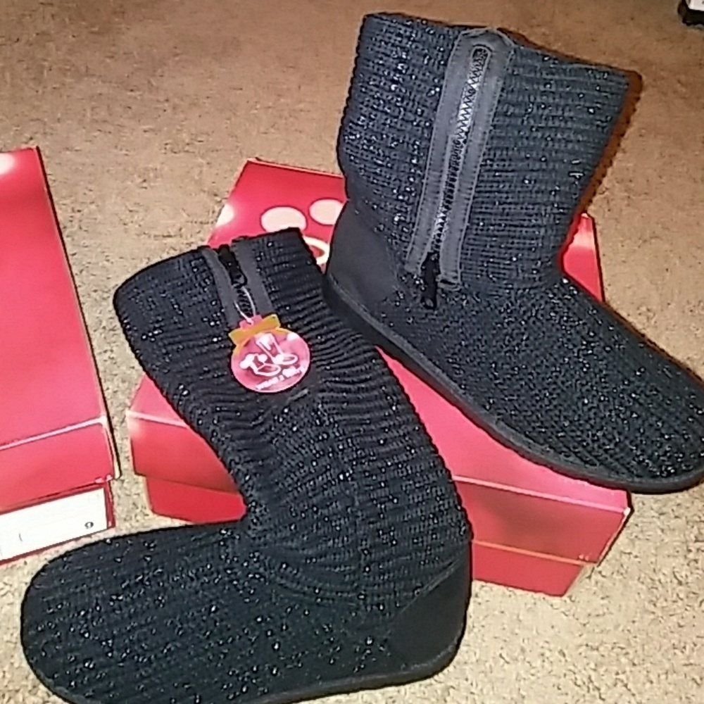 Brand New. SO knit boots
